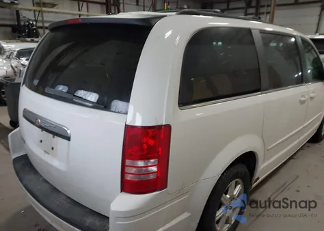 2008 Chrysler Town & Country Touring из США, поврежденный, VIN 2A8HR54P08R682904